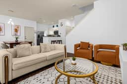 LV 11-105 - Image 3