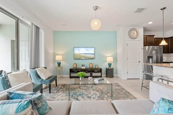 8936 Windsor at Westside - Image 4